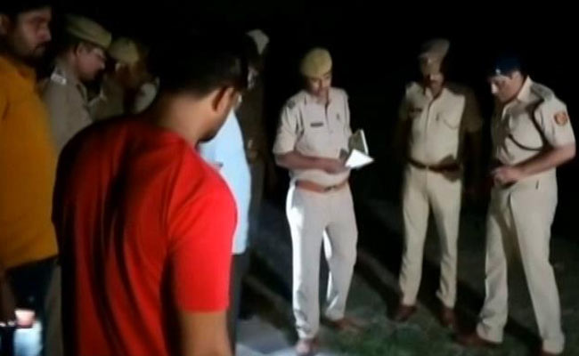 यूपी में एनकाउंटर पर विवाद: पुलिस बोली पहले उसने चलाई गोली, घरवाले बोले- रिश्वत नहीं दी तो मार डाला