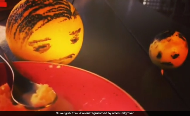 Viral Video: कॉमेडियन सुनील ग्रोवर ने संतरे और नींबू के बीच इस तरह करवा दी लड़ाई,  मजेदार वीडियो हुआ वायरल