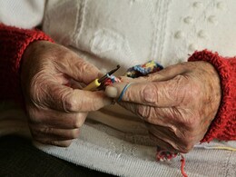 70 साल की महिला को 'बच्चों' ने लूटा, गहने और प्रॉपर्टी छीन भेजा वृद्धाश्रम, यूं चढ़े कानून के हत्थे 70 साल की महिला को 'बच्चों' ने लूटा, गहने और प्रॉपर्टी छीन भेजा वृद्धाश्रम, यूं चढ़े कानून के हत्थे