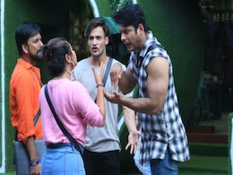<i>Bigg Boss 13</i> Written Update October 22, 2019: Rashami Desai, Siddharth Shukla Are Nominated Along With Paras Chhabra <i>Bigg Boss 13</i> Written Update October 22, 2019: Rashami Desai, Siddharth Shukla Are Nominated Along With Paras Chhabra