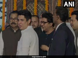 Raj Thackeray, Family Attend Cousin Uddhav Thackeray's Oath Ceremony Raj Thackeray, Family Attend Cousin Uddhav Thackeray's Oath Ceremony