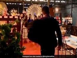 'ईद राधे की' फिल्म में सलमान खान के लुक का हुआ खुलासा, इस अंदाज में नजर आएंगे 'भाईजान'...देखें Video 'ईद राधे की' फिल्म में सलमान खान के लुक का हुआ खुलासा, इस अंदाज में नजर आएंगे 'भाईजान'...देखें Video