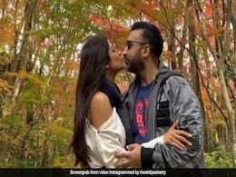 Shilpa Shetty And Raj Kundra Seal Anniversary Memories With A 'Kiss In Time' Shilpa Shetty And Raj Kundra Seal Anniversary Memories With A 'Kiss In Time'