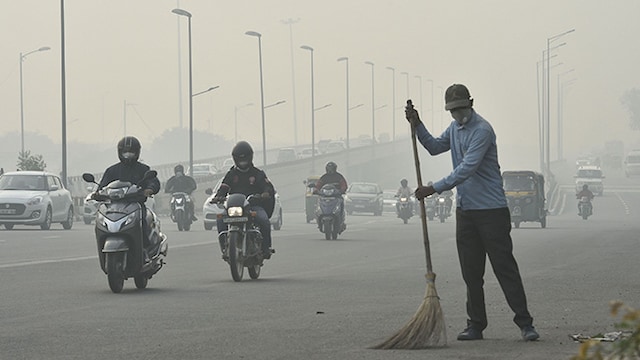 Delhi Air Pollution: Exposure to toxic air quality can lead to many adverse health outcomes