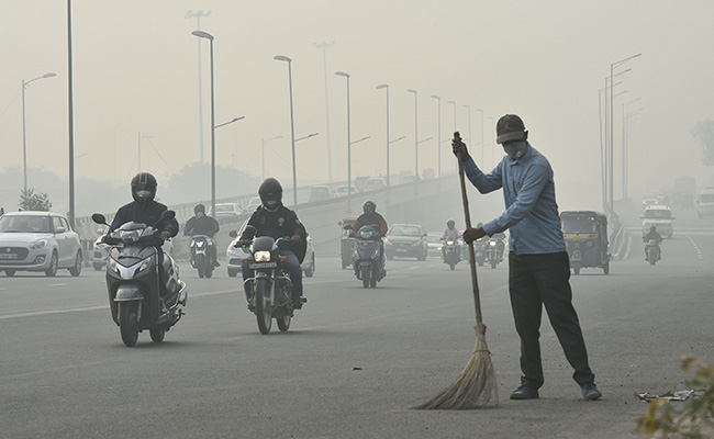 Delhi Air Pollution: Exposure to toxic air quality can lead to many adverse health outcomes