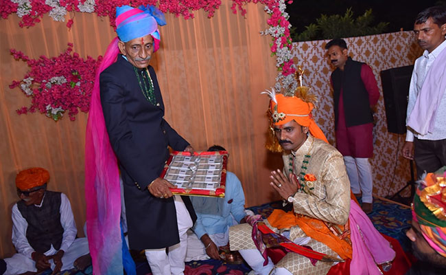 CISF जवान को लड़की वालों ने दहेज में दिए 11 लाख रुपये तो बोला- 'मुझे पैसा नहीं बल्कि...'