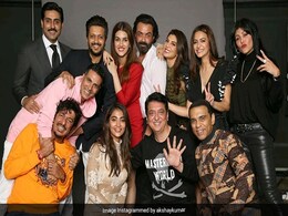 Inside Akshay Kumar's 'Fun Night' With Abhishek Bachchan, Jacqueline Fernandez And Other <i>Housefull</i> Stars Inside Akshay Kumar's 'Fun Night' With Abhishek Bachchan, Jacqueline Fernandez And Other <i>Housefull</i> Stars