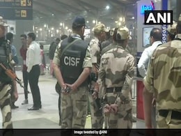 CISF ने दिल्ली एयरपोर्ट पर फर्जी ID कार्ड के साथ शख्स को पकड़ा, नौकरी दिलाने के नाम पर ठगी में शामिल CISF ने दिल्ली एयरपोर्ट पर फर्जी ID कार्ड के साथ शख्स को पकड़ा, नौकरी दिलाने के नाम पर ठगी में शामिल