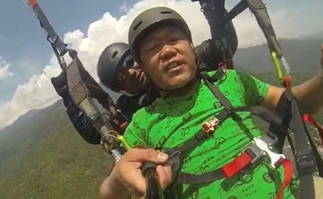 'लैंड करा दे...' Part 2: हवा में पहुंचने के बाद शख्स चिल्लाने लगा- 'कम करो हवा...' वायरल हुआ Video