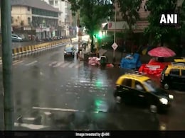 चक्रवात 'महा' का मुंबई में भी असर, बारिश से कई इलाकों में भरा पानी चक्रवात 'महा' का मुंबई में भी असर, बारिश से कई इलाकों में भरा पानी