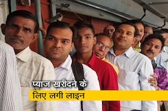 दो घंटे खड़े रहने के बाद 2KG प्याज के हकदार दो घंटे खड़े रहने के बाद 2KG प्याज के हकदार