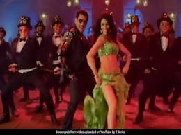 Dabangg 3: 'मुन्ना बदनाम हुआ' सॉन्ग रिलीज, चुलबुल पांडे ने 'नई मुन्नी' संग मचाया धमाल...देखें Video Dabangg 3: 'मुन्ना बदनाम हुआ' सॉन्ग रिलीज, चुलबुल पांडे ने 'नई मुन्नी' संग मचाया धमाल...देखें Video