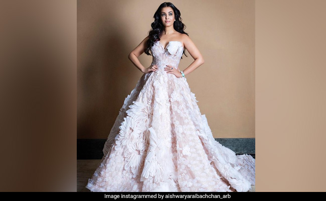 Aishwarya Rai: ऐश्वर्या राय की तस्वीर 'फ्रेंच वर्कबुक' के कवर पर छपी