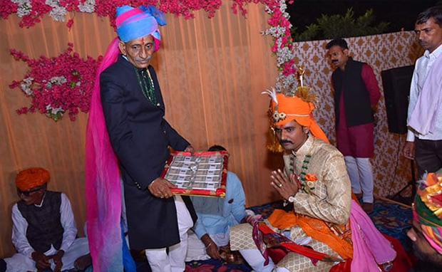 CISF Jawan Refuses Dowry At Wedding, Takes Rs 11 From Bride's Parents
