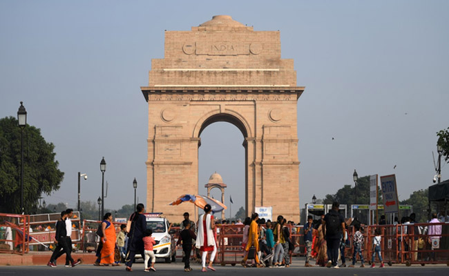 Clear Sky With Shallow Fog Likely For 3 Days In Delhi: Weather Office