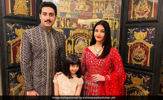Seen This Cute Pic Of Aishwarya And Abhishek Bachchan With Daughter Aaradhya Yet?