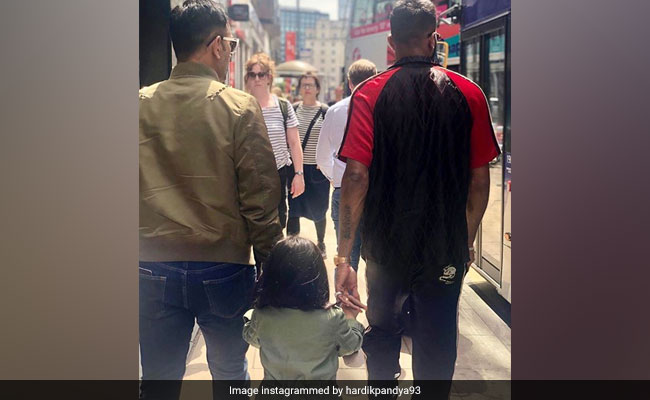 एमएस धोनी की फोटो पोस्ट कर हार्दिक पंड्या ने लिखी ऐसी बात, पत्नी साक्षी बोलीं- 'तुम्हारा घर..'