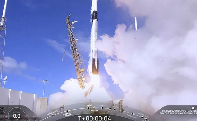 SpaceX Announces Partnership To Send Tourists To ISS