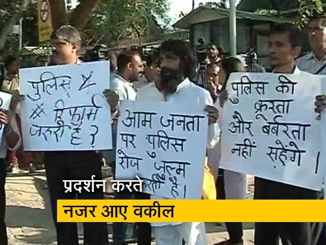 वकीलों की हड़ताल से आम लोग परेशान