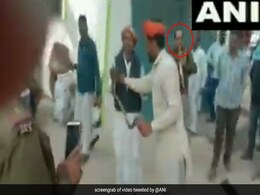 थाने के अंदर घुस आया सांप, बाहर निकालने के लिए पुलिसवाले ने बजाई बीन तो हुआ ऐसा... थाने के अंदर घुस आया सांप, बाहर निकालने के लिए पुलिसवाले ने बजाई बीन तो हुआ ऐसा...