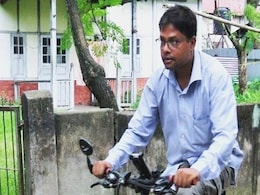 Assam Journalist Attacked While Cycling Home, Colleagues Demand Probe Assam Journalist Attacked While Cycling Home, Colleagues Demand Probe