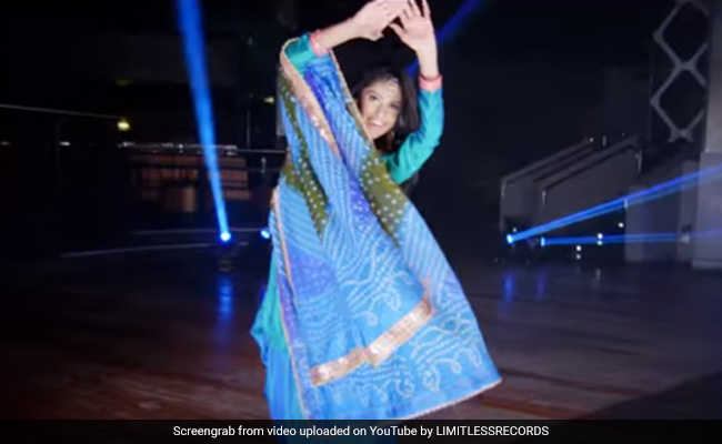 डिस्को में इस पंजाबी गर्ल का तहलका, धमाकेदार 'भांगड़ा' से मचा दी धूम...देखें Video