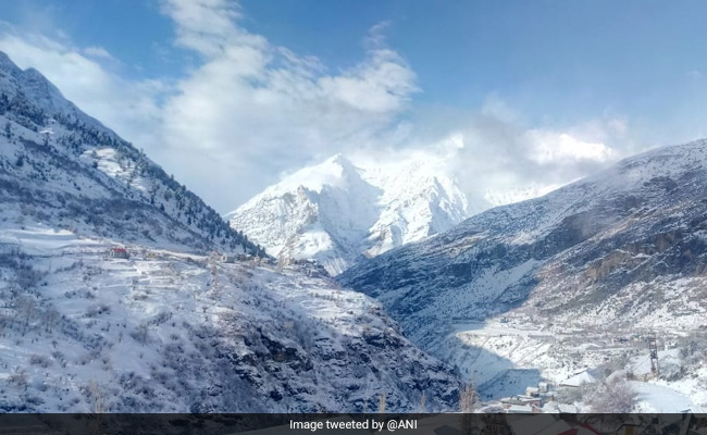 In Himachal Pradesh, Snow Paints Lahaul-Spiti, Narkanda White; Schools Shut