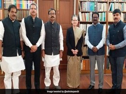 सोनिया गांधी और शिवसेना सांसद की मुलाकात पर भड़के बॉलीवुड प्रोड्यूसर, बोले- इसका भुगतान करना पड़ेगा सोनिया गांधी और शिवसेना सांसद की मुलाकात पर भड़के बॉलीवुड प्रोड्यूसर, बोले- इसका भुगतान करना पड़ेगा