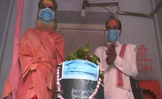 "<i>Shivling</i>" Covered With Protective Mask As Air Quality In UP Declines