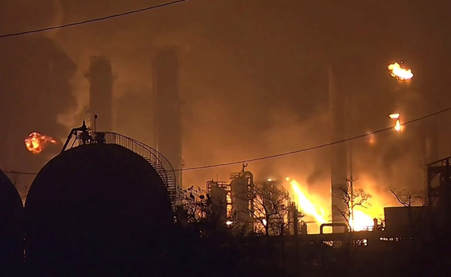 3 Injured, Two Towns Told To Evacuate After Petrochemical Fire In Texas
