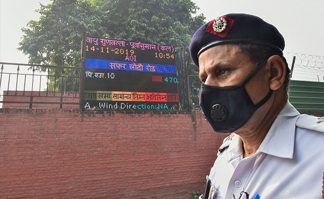 TOP 5 NEWS: दिल्ली NCR में प्रदूषण की स्थिति गंभीर, INX मीडिया केस में पी चिदंबरम को झटका