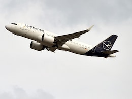 Lufthansa  Airlines To Pay Rs 50,000 To Elderly Couple For 'Deficiency Of Service' Lufthansa  Airlines To Pay Rs 50,000 To Elderly Couple For 'Deficiency Of Service'