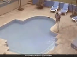 Viral Video: मोबाइल की वजह से हादसे का शिकार हुए लोग, तो बन गया 'मोबाइली श्लोक', बॉलीवुड एक्टर ने ट्वीट किया वीडियो Viral Video: मोबाइल की वजह से हादसे का शिकार हुए लोग, तो बन गया 'मोबाइली श्लोक', बॉलीवुड एक्टर ने ट्वीट किया वीडियो
