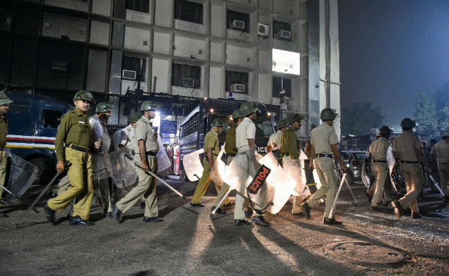 Delhi Police vs Lawyers Case: 2 Cops Get Interim Protection From Arrest