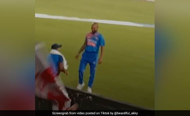 TikTok Top 5: शिखर धवन को देख लोग चिल्लाने लगे 'बाला', क्रिकेटर ने किया ऐसा इशारा... देखें VIDEO