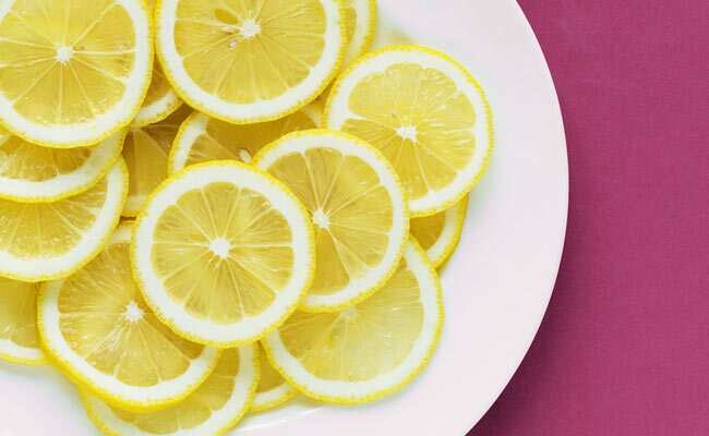 Fruits For Healthy Skin: हेल्दी और ग्लोइंग स्किन के लिए इस रंग के फल हैं असरदार, मिलेगी नेचुरल चमक!