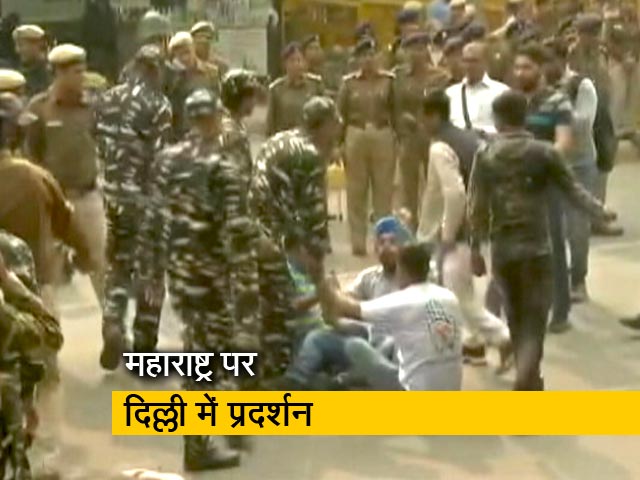 दिल्ली यूथ कांग्रेस ने गवर्नर के खिलाफ किया प्रदर्शन