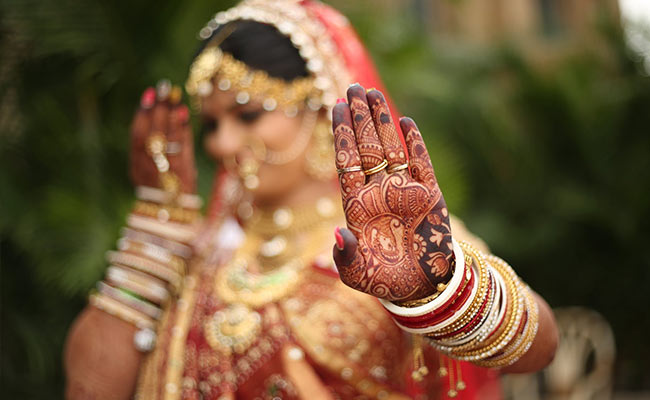 7 Stunning <i>Mehendi</i> Designs You Will Love To Try This Wedding Season
