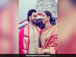 दीपिका पादुकोण और रणवीर सिंह ने शादी की पहली सालगिरह के मौके पर तिरुमाला मंदिर में की पूजा, देखें Pics दीपिका पादुकोण और रणवीर सिंह ने शादी की पहली सालगिरह के मौके पर तिरुमाला मंदिर में की पूजा, देखें Pics