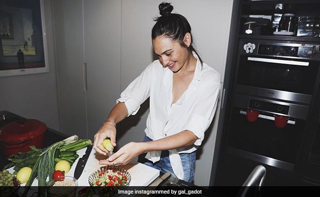 Seen Diljit Dosanjh's '<I>Parantha</i>' Comment On Gal Gadot's Pic Yet? LOL