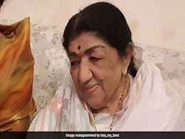 Uddhav Thackeray Visits Lata Mangeshkar In Hospital, Enquires About Health Uddhav Thackeray Visits Lata Mangeshkar In Hospital, Enquires About Health