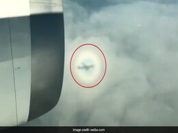 Is This Plane Really Flying Inside A Rainbow? Here Is What's Happening Is This Plane Really Flying Inside A Rainbow? Here Is What's Happening