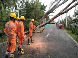 Cyclone Bulbul Passes Bengal. PM, Governor Tweet To Mamata Banerjee Cyclone Bulbul Passes Bengal. PM, Governor Tweet To Mamata Banerjee