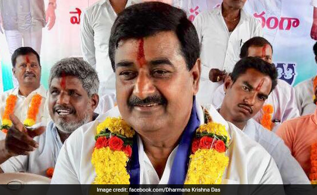 नौकरी मेले में आए बेरोजगारों ने नहीं बजाई ताली, तो मंत्री बोले- यहां तक कि कुत्ता भी...