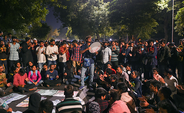 JNU Students Protest Outside HRD Ministry, To Meet Officials