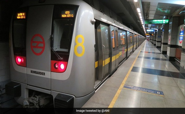 Delhi Metro Yellow Line's Service Disrupted During Rush Hours Over "Snag"
