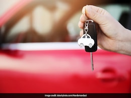 Customers Gift Car To Waitress Who Had To Walk 22 Km To Work Every Day Customers Gift Car To Waitress Who Had To Walk 22 Km To Work Every Day