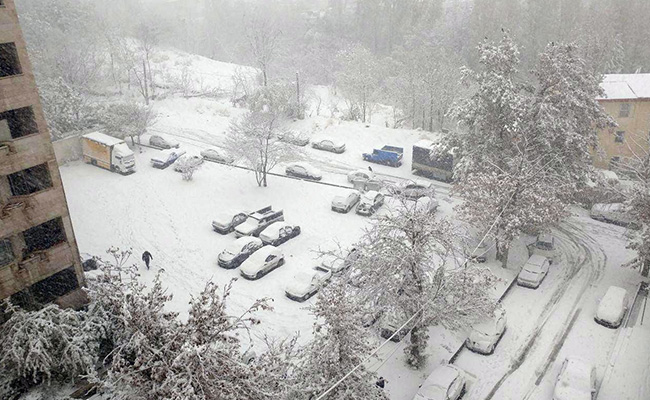 Heavy Snow Amid Morning Rush Hour Halts Traffic, Shuts Schools In Tehran