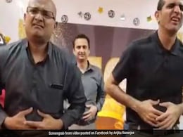 डॉक्टरों ने Himesh Reshammiya के गाने पर किया 'कब्ज वाला डांस', बोले- 'एक बार आजा...' देखें Video डॉक्टरों ने Himesh Reshammiya के गाने पर किया 'कब्ज वाला डांस', बोले- 'एक बार आजा...' देखें Video