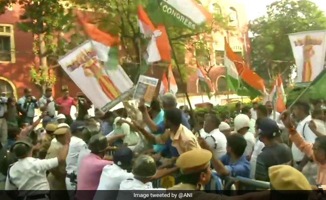 Congress Workers, Police Clash At Counter Rally Against BJP In Kolkata
